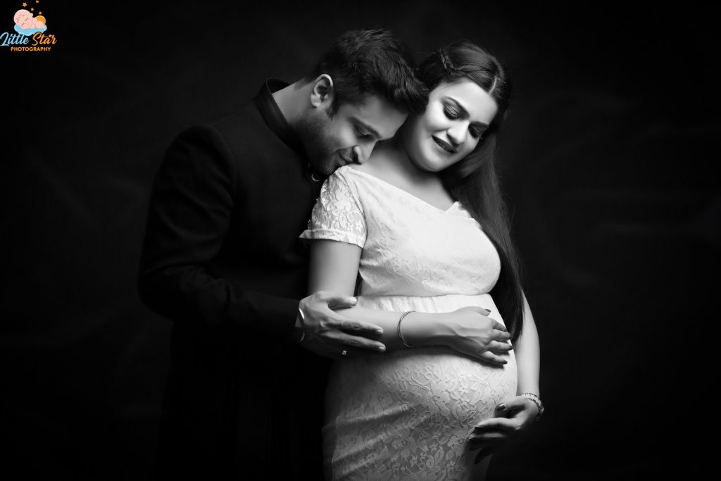 maternity photoshoot poses with husband 2
